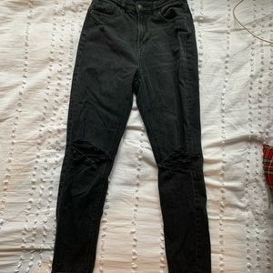 Black American Eagle ripped jeans
